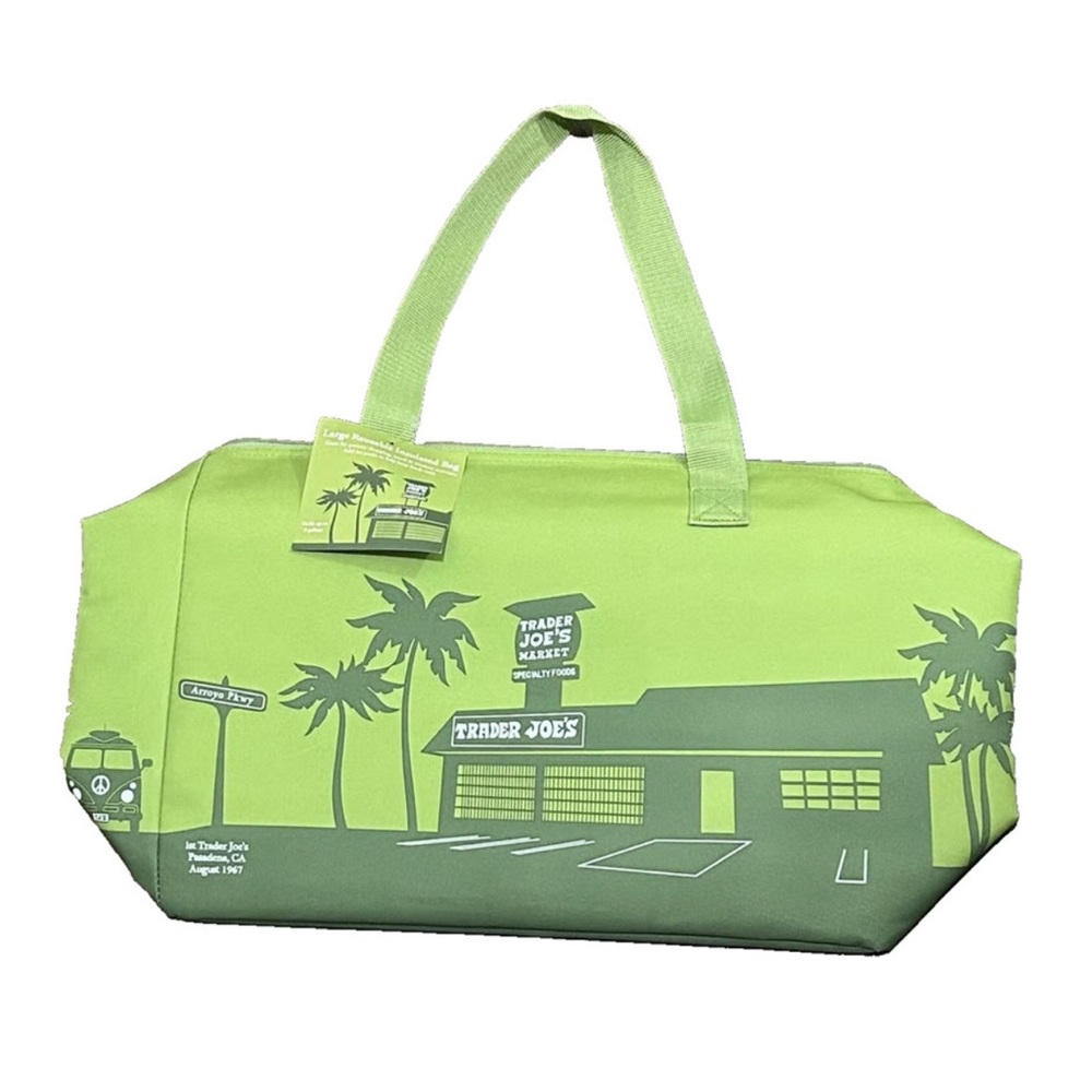 Trader Joe’s Large Reusable Insulated Bag in Olive Green (Matcha)